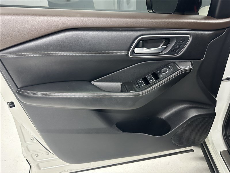 Used 2021 Nissan Rogue Platinum AWD/4WD image 19