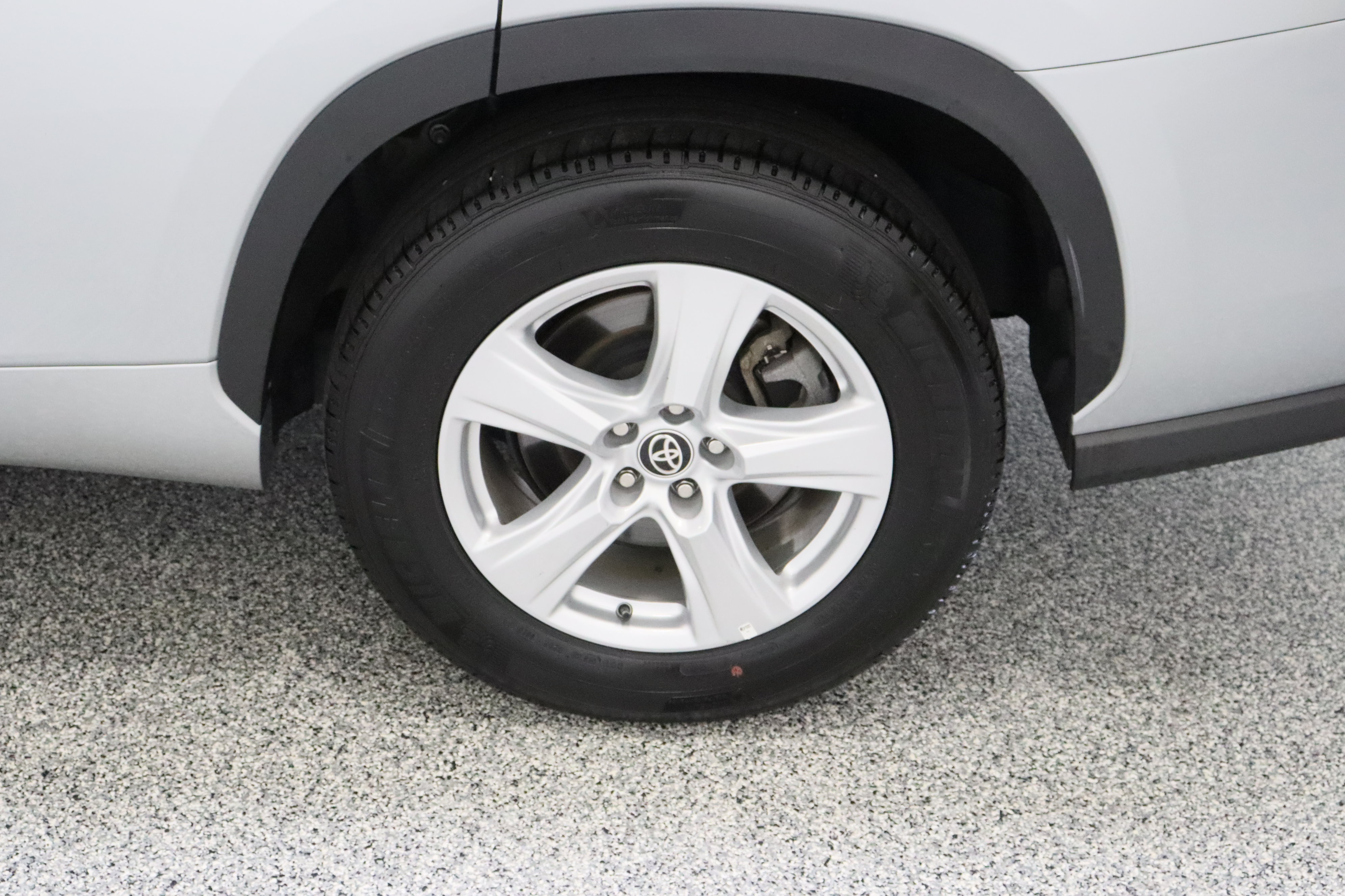 Certified 2025 Toyota Highlander LE FWD image 10