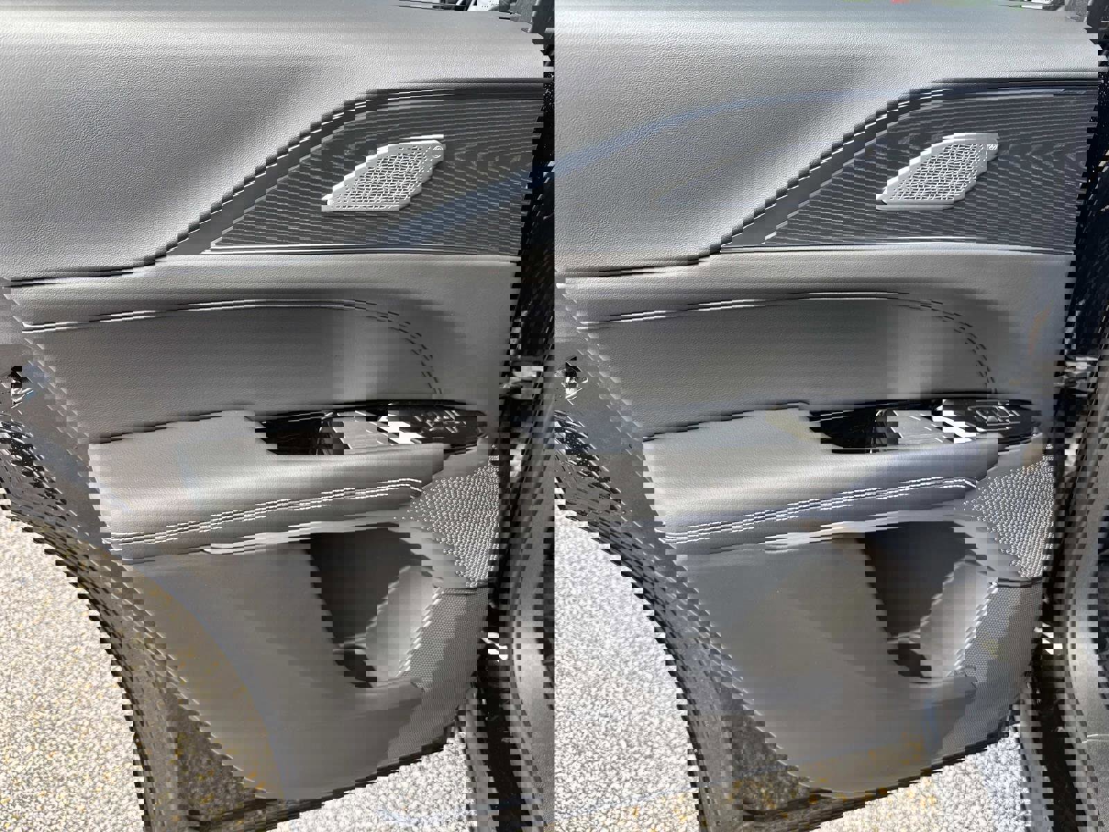 New 2025 Cadillac Lyriq Luxury image 13