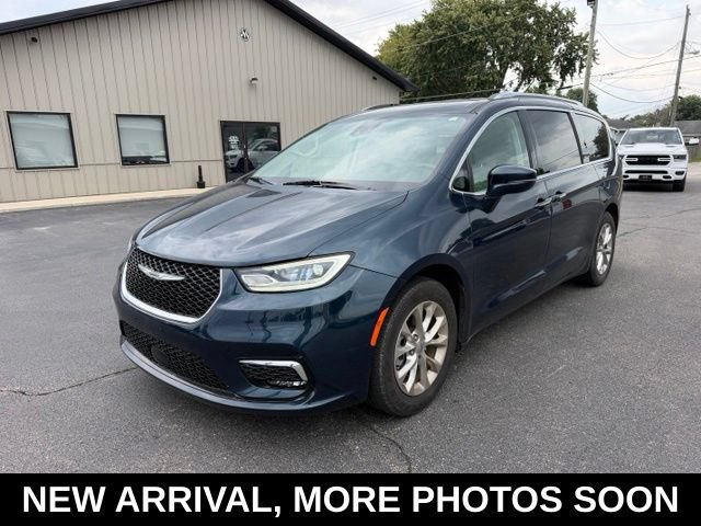 Used 2021 Chrysler Pacifica Touring-L w/ Uconnect Theater Family Group