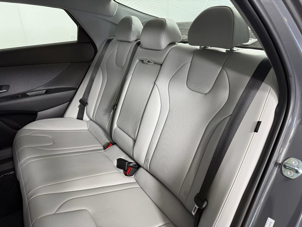Certified 2025 Hyundai Elantra Limited FWD image 32