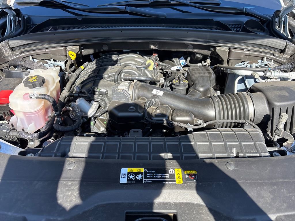 Used 2025 Jeep Grand Cherokee L Limited w/ Black Appearance Package image 13