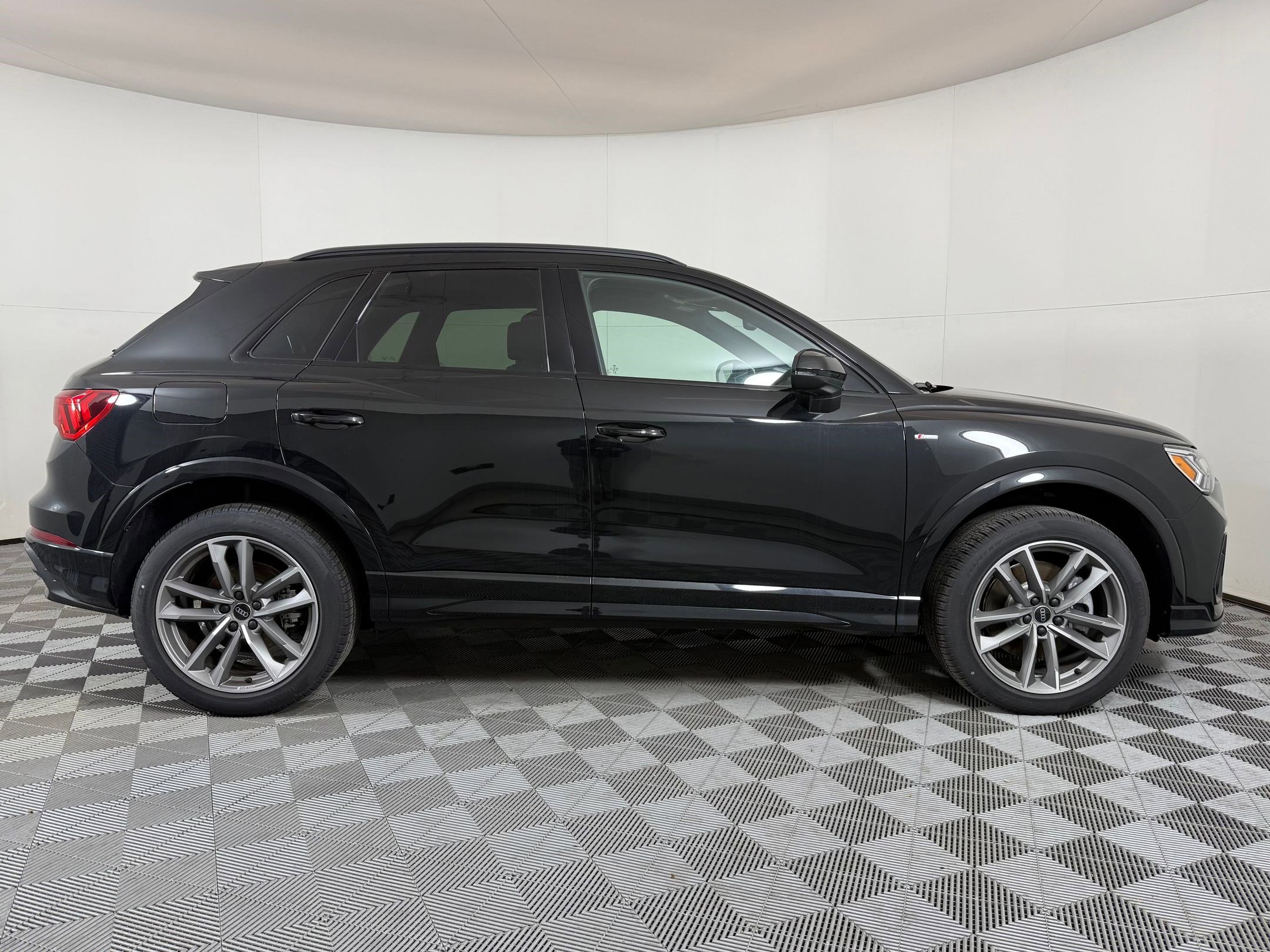 New 2025 Audi Q3 2.0T Premium image 8