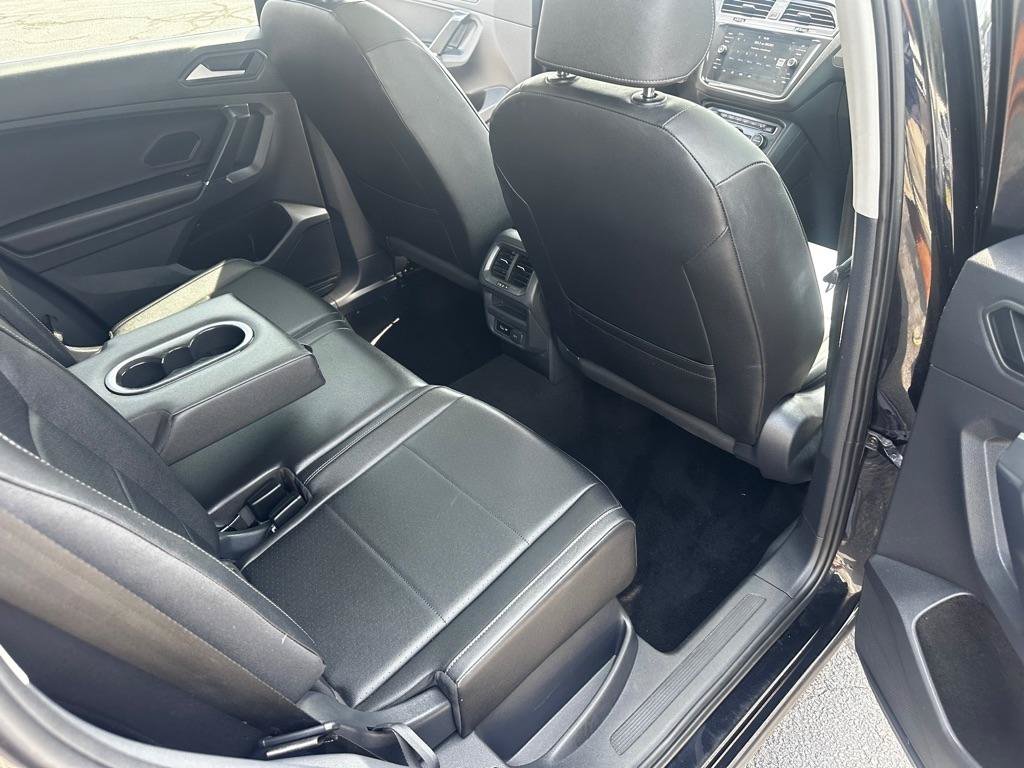 Used 2020 Volkswagen Tiguan SE w/ Panoramic Sunroof Package AWD/4WD image 10