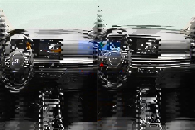 Used 2024 Kia Sorento S image 5