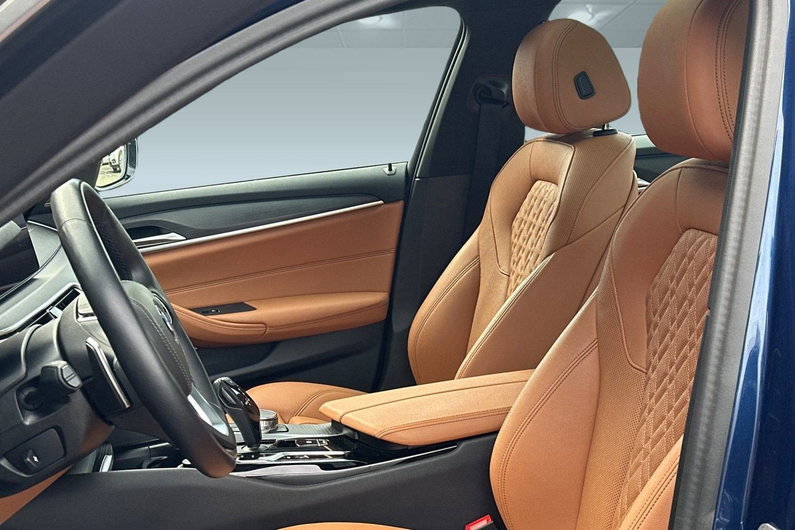 Used 2023 BMW 530e w/ Premium Package image 21