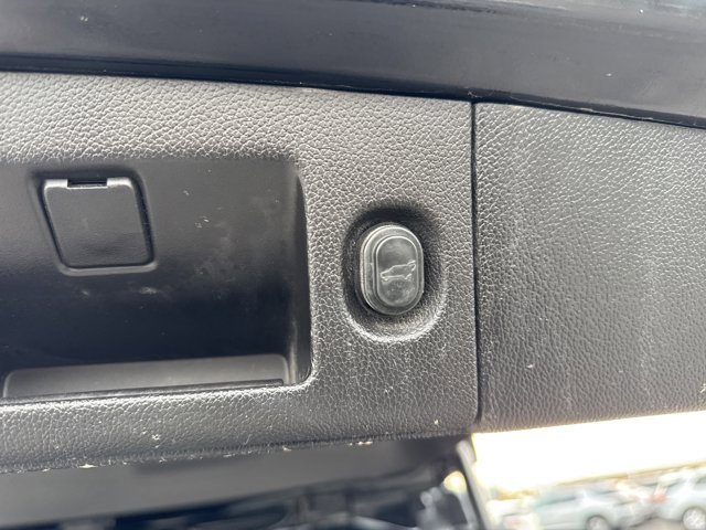 Used 2018 Chevrolet Suburban LT w/ Luxury Package image 14