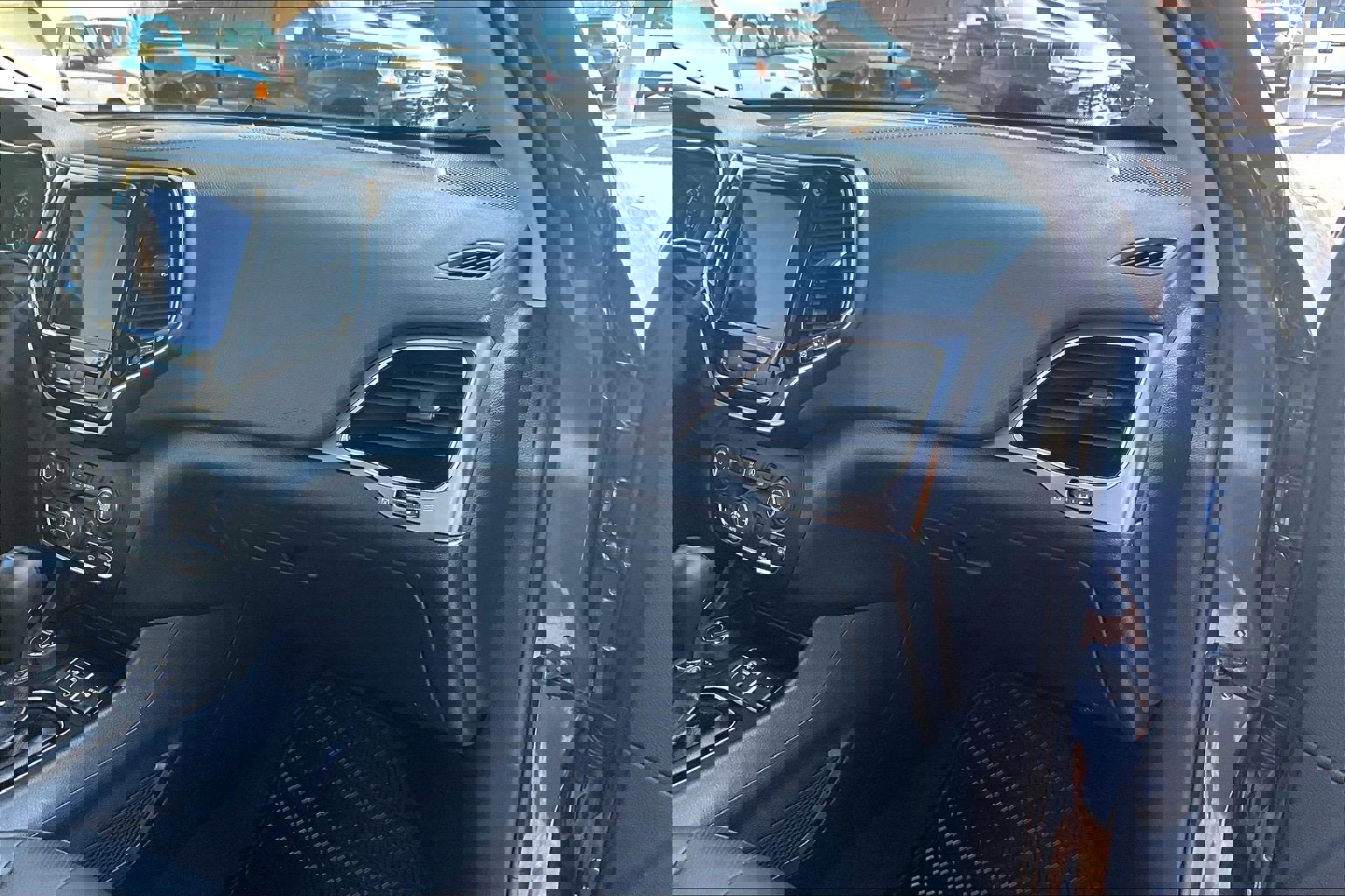 Used 2021 Jeep Cherokee Limited image 17