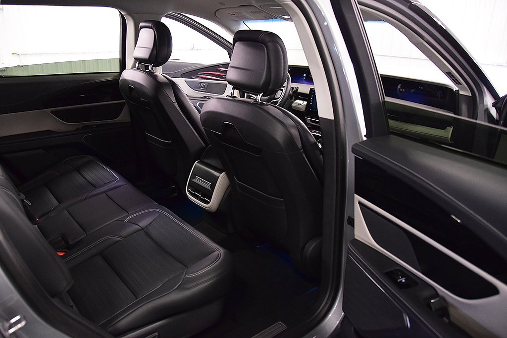 Used 2024 Lincoln Nautilus Reserve image 30