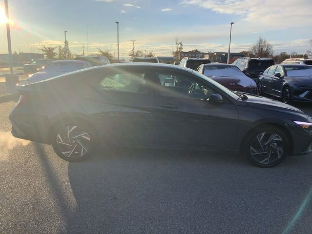 Certified 2025 Hyundai Elantra SEL image 4