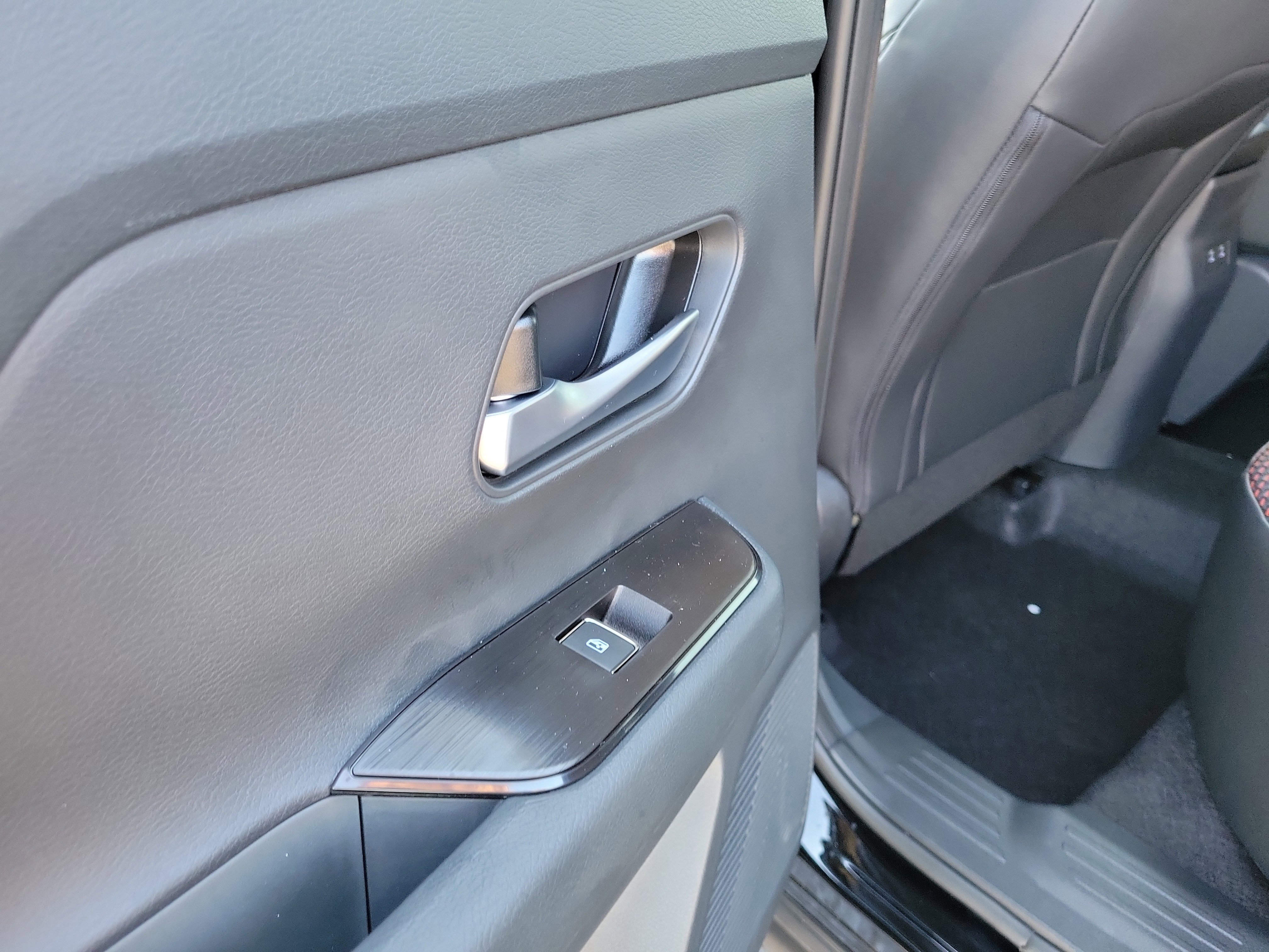 New 2026 Nissan Kicks SR w/ Cold Weather Package image 13