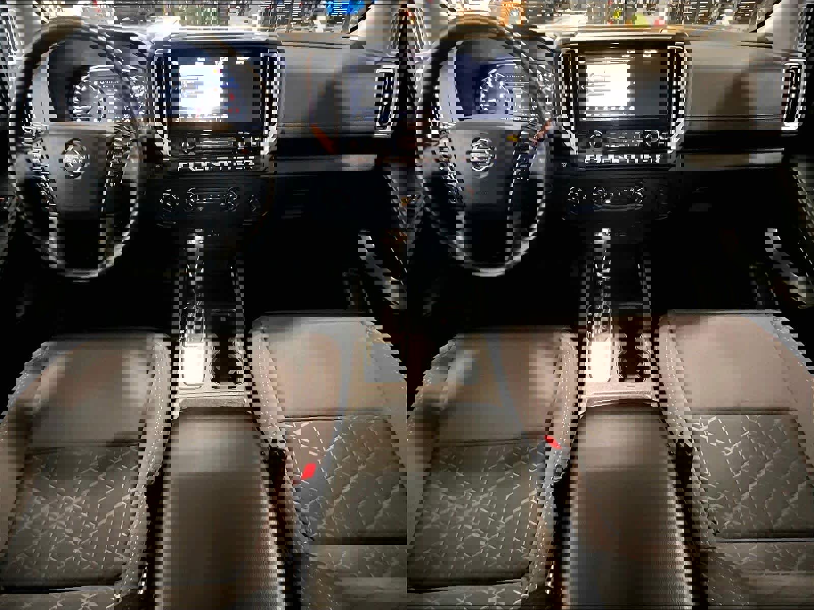 Used 2025 Nissan Frontier SV image 21