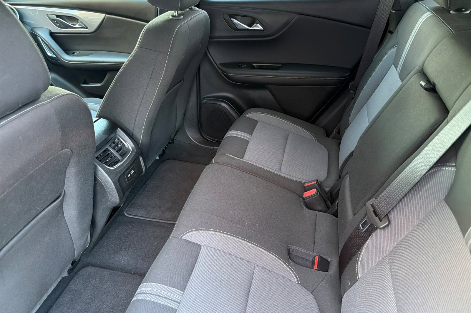 Used 2025 Chevrolet Blazer LT image 12