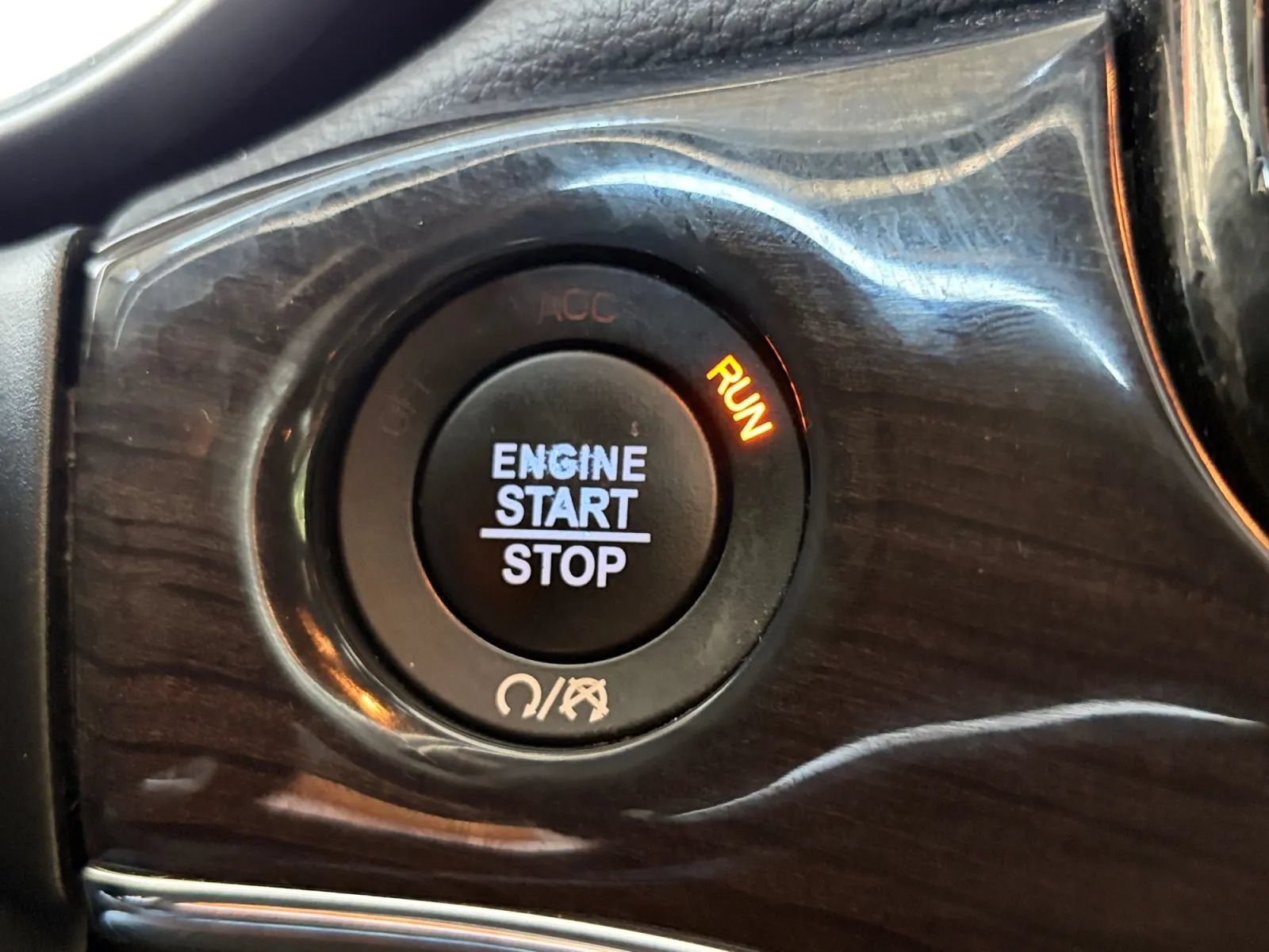 Used 2020 Jeep Grand Cherokee Overland AWD/4WD image 26