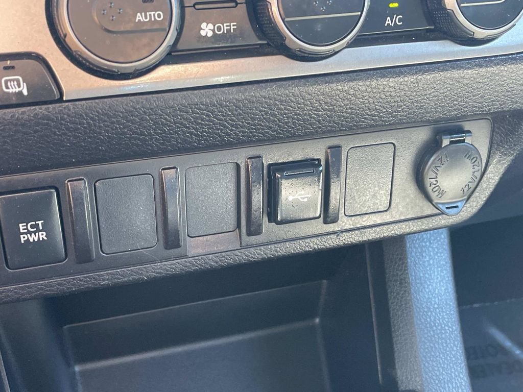 Used 2022 Toyota Tacoma SR AWD/4WD image 39