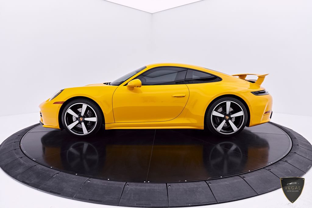 Used 2025 Porsche 911 Carrera RWD image 16
