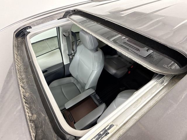 Certified 2024 Toyota Sienna XLE FWD image 21