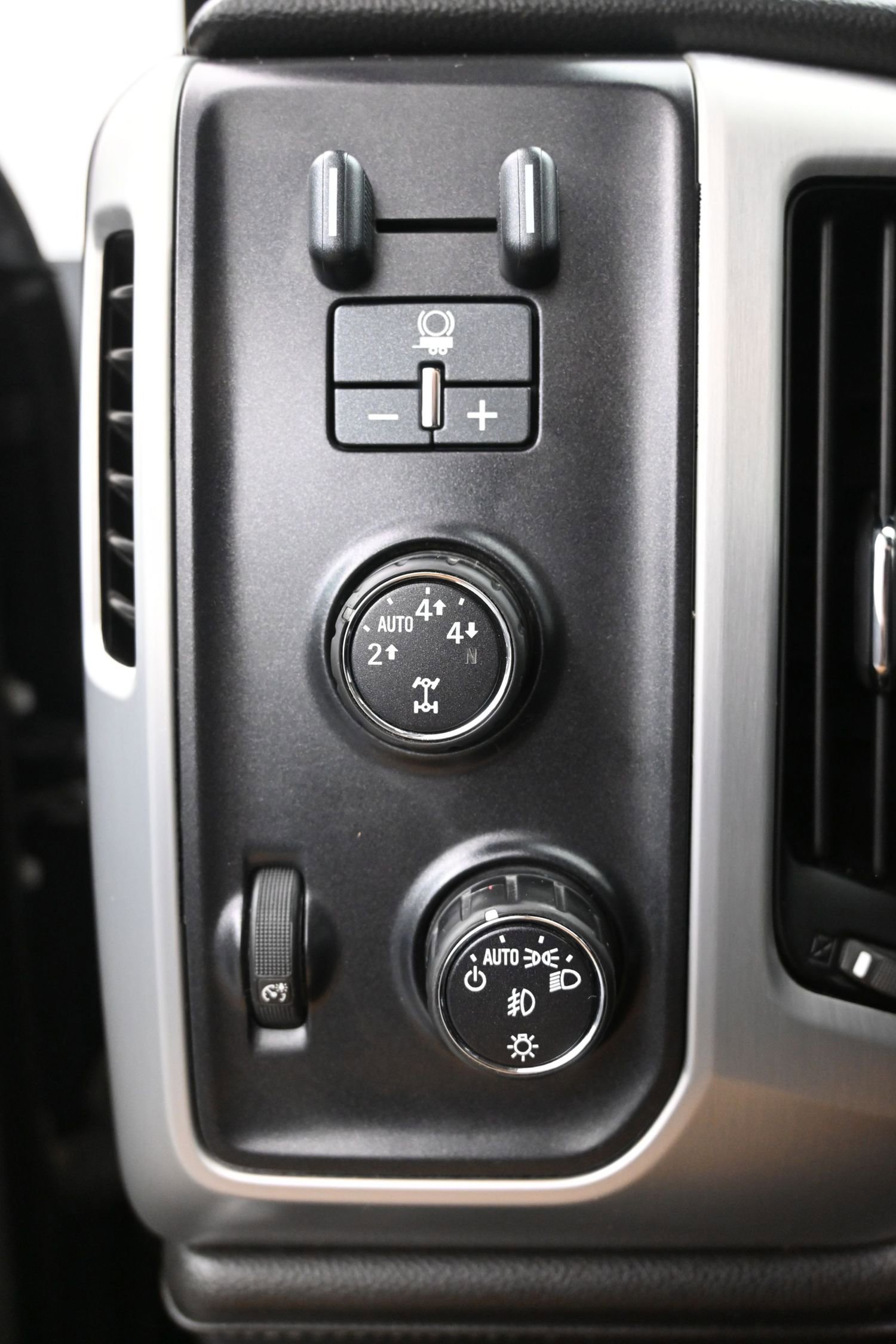 Used 2015 GMC Sierra 1500 SLE w/ SLE Value Package AWD/4WD image 14