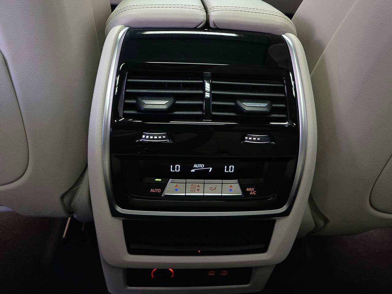 Certified 2024 BMW X7 xDrive40i w/ Premium Package image 10