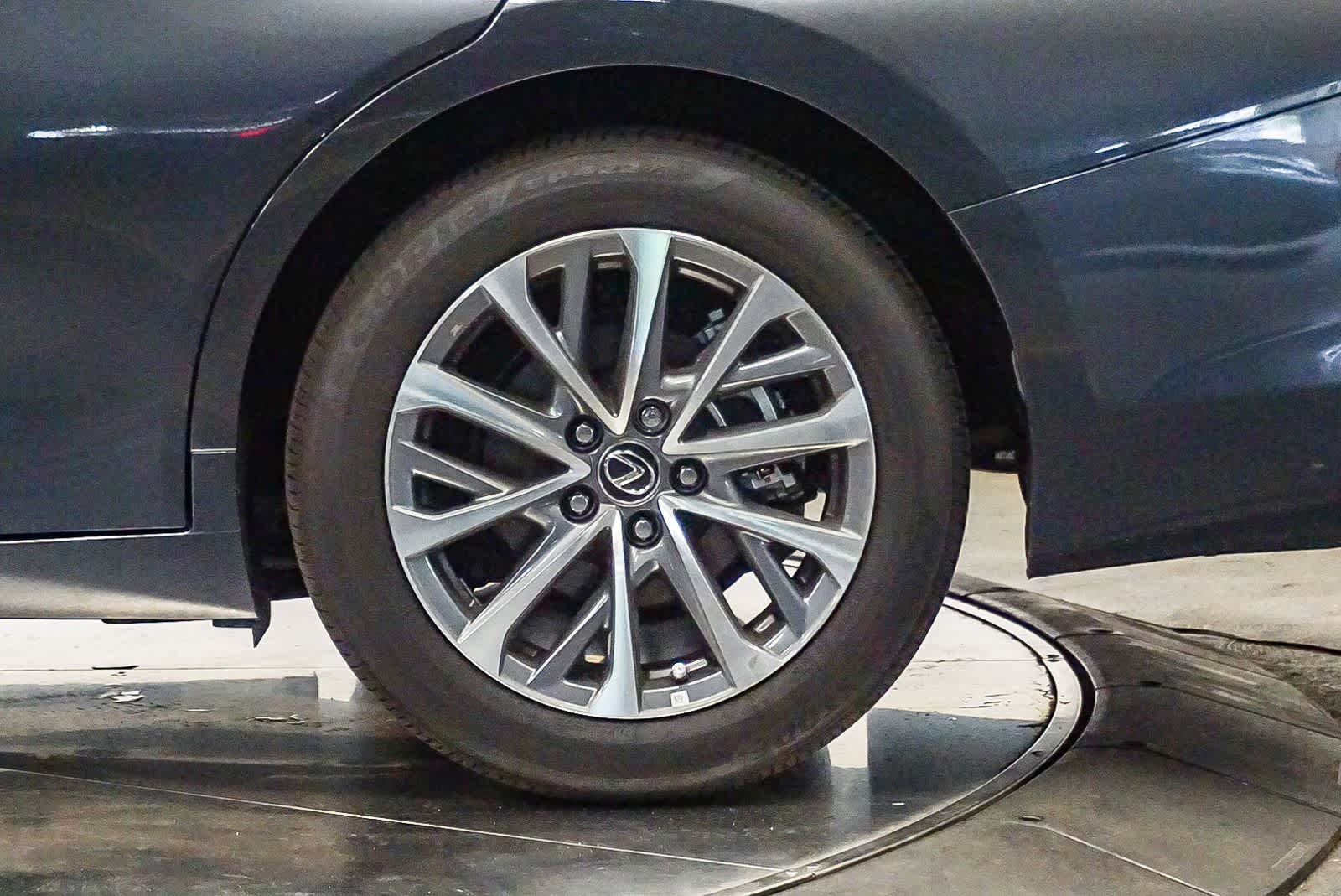 Used 2025 Lexus ES 350 image 10
