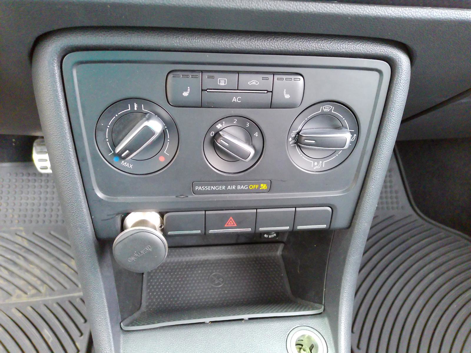 Used 2012 Volkswagen Beetle 2.0T image 17