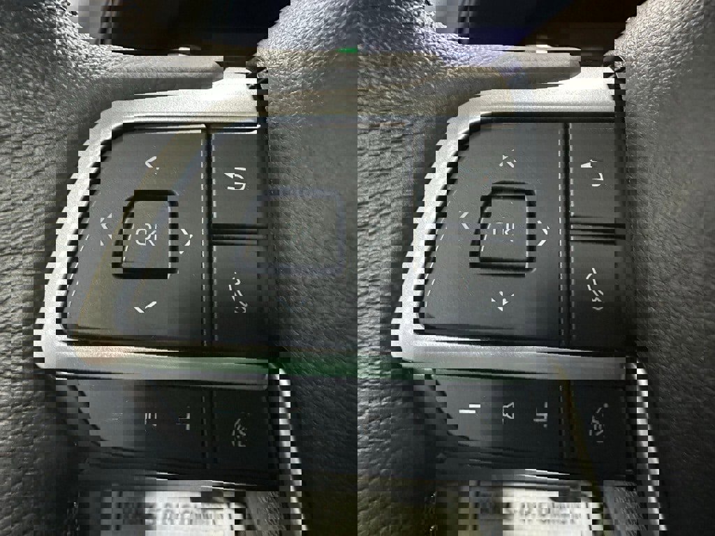 Used 2025 Toyota Sienna XLE image 19