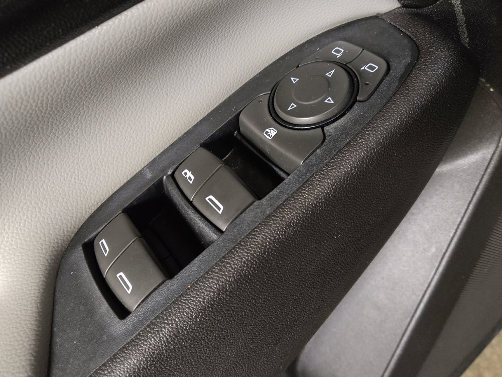 Used 2018 Chevrolet Equinox LS FWD image 27
