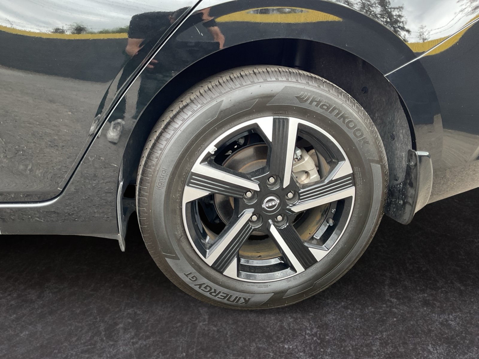 Used 2025 Nissan Sentra SV FWD image 8