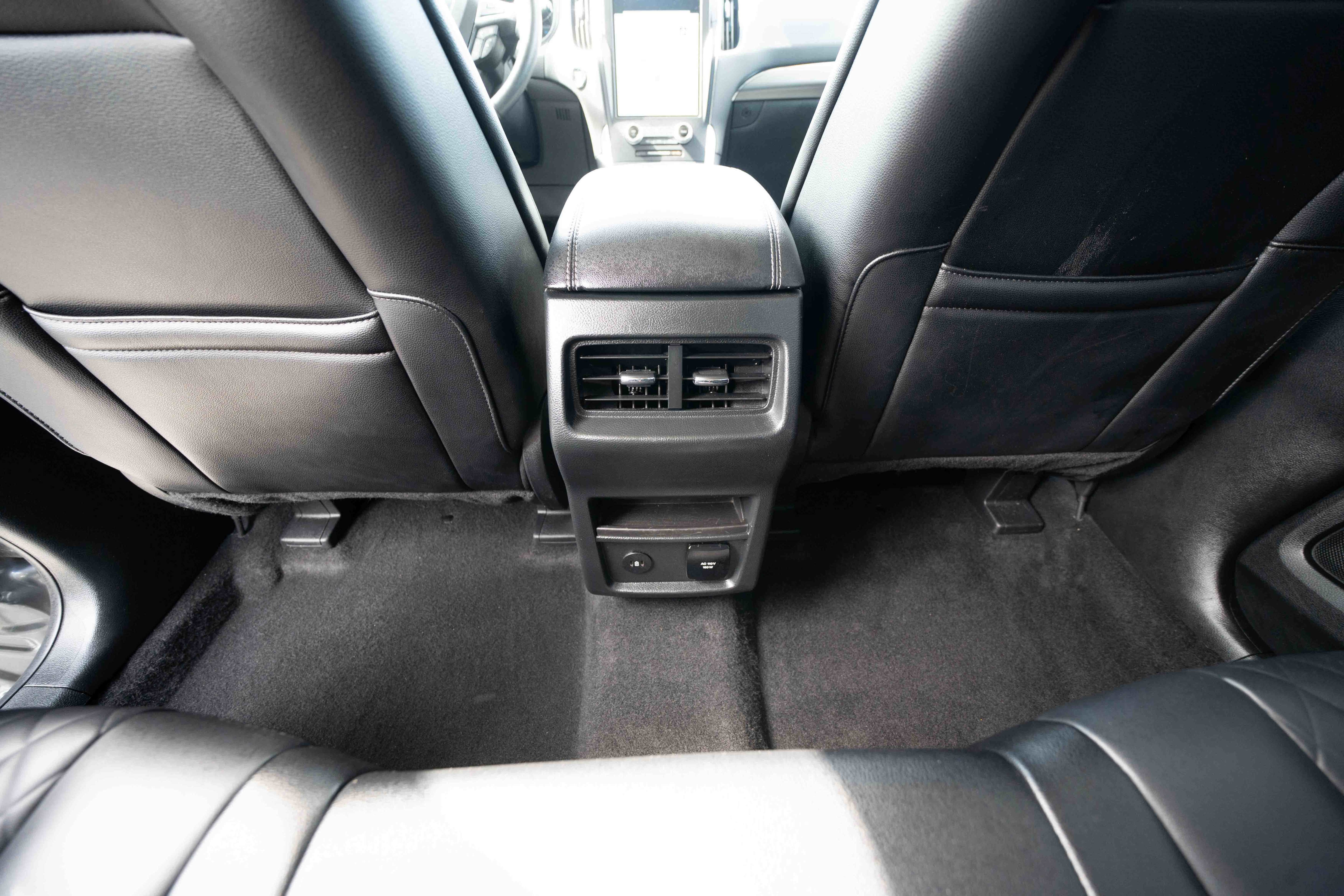 Used 2024 Ford Edge Titanium AWD/4WD image 22