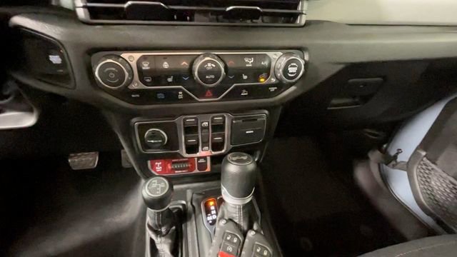 Used 2024 Jeep Wrangler Unlimited AWD/4WD image 31
