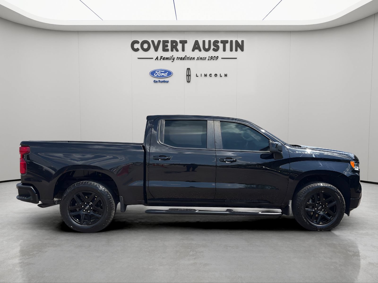 Used 2024 Chevrolet Silverado 1500 RST AWD/4WD image 6