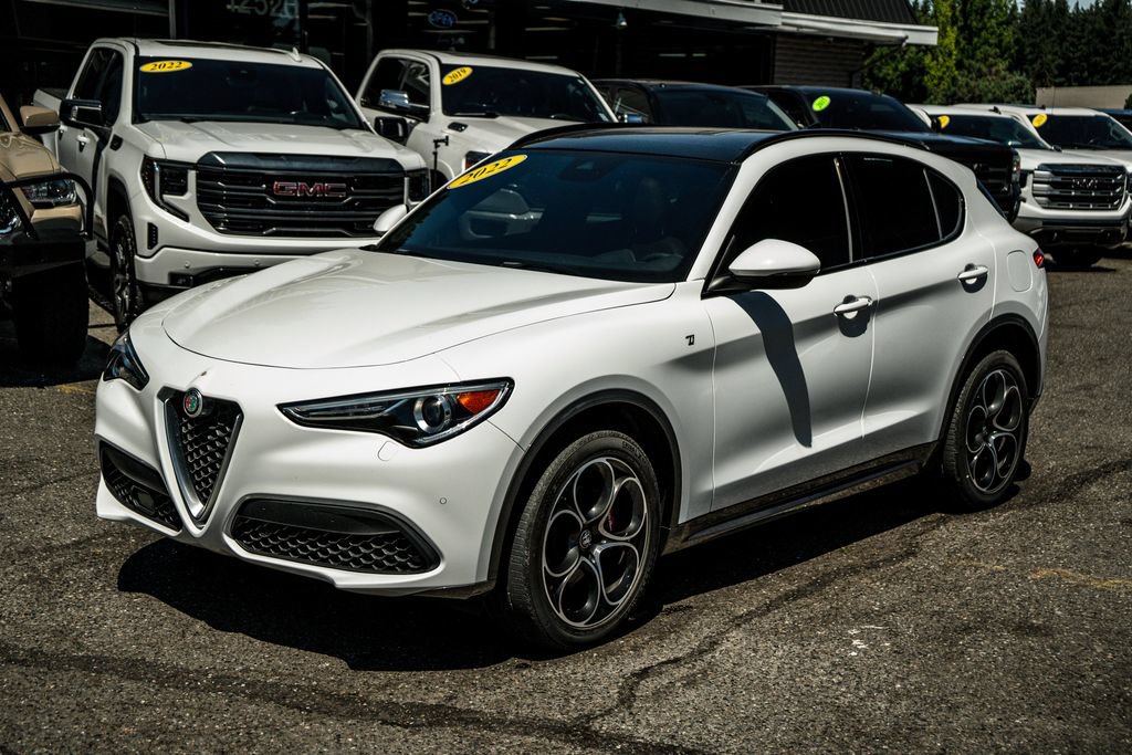 Used 2022 Alfa Romeo Stelvio Ti AWD/4WD image 4