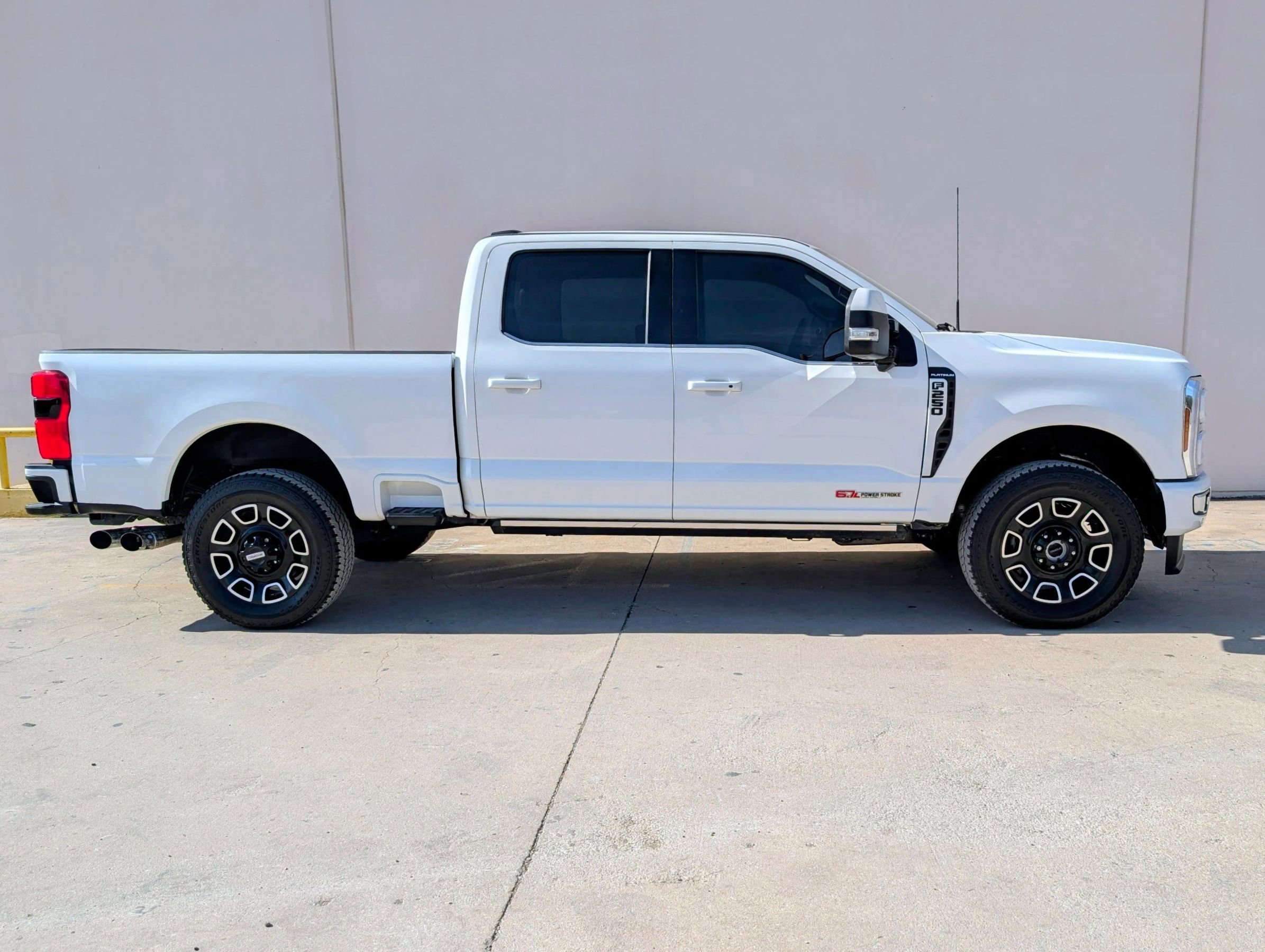 Used 2025 Ford F250 Platinum w/ Platinum Plus Package image 9
