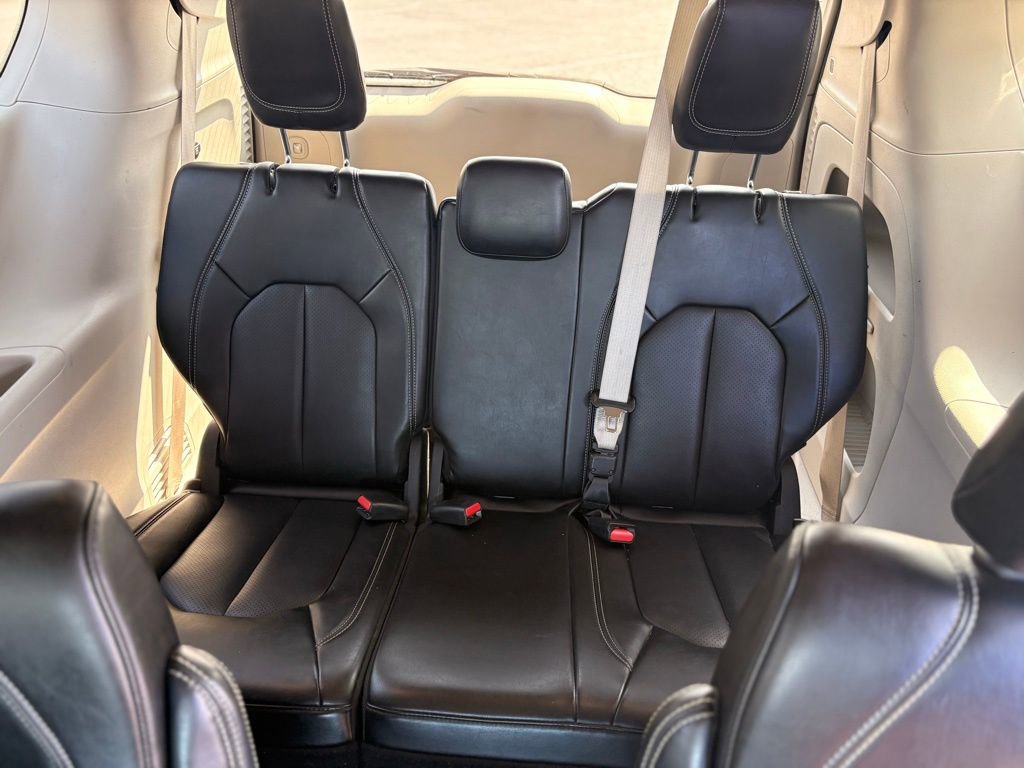 Used 2023 Chrysler Pacifica Touring-L FWD image 14