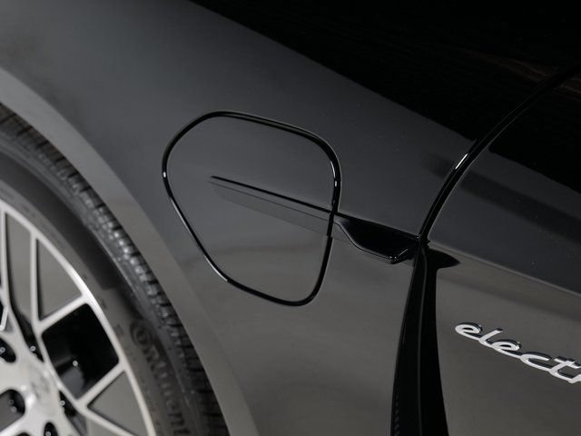 New 2026 Porsche Taycan 4S AWD/4WD image 33