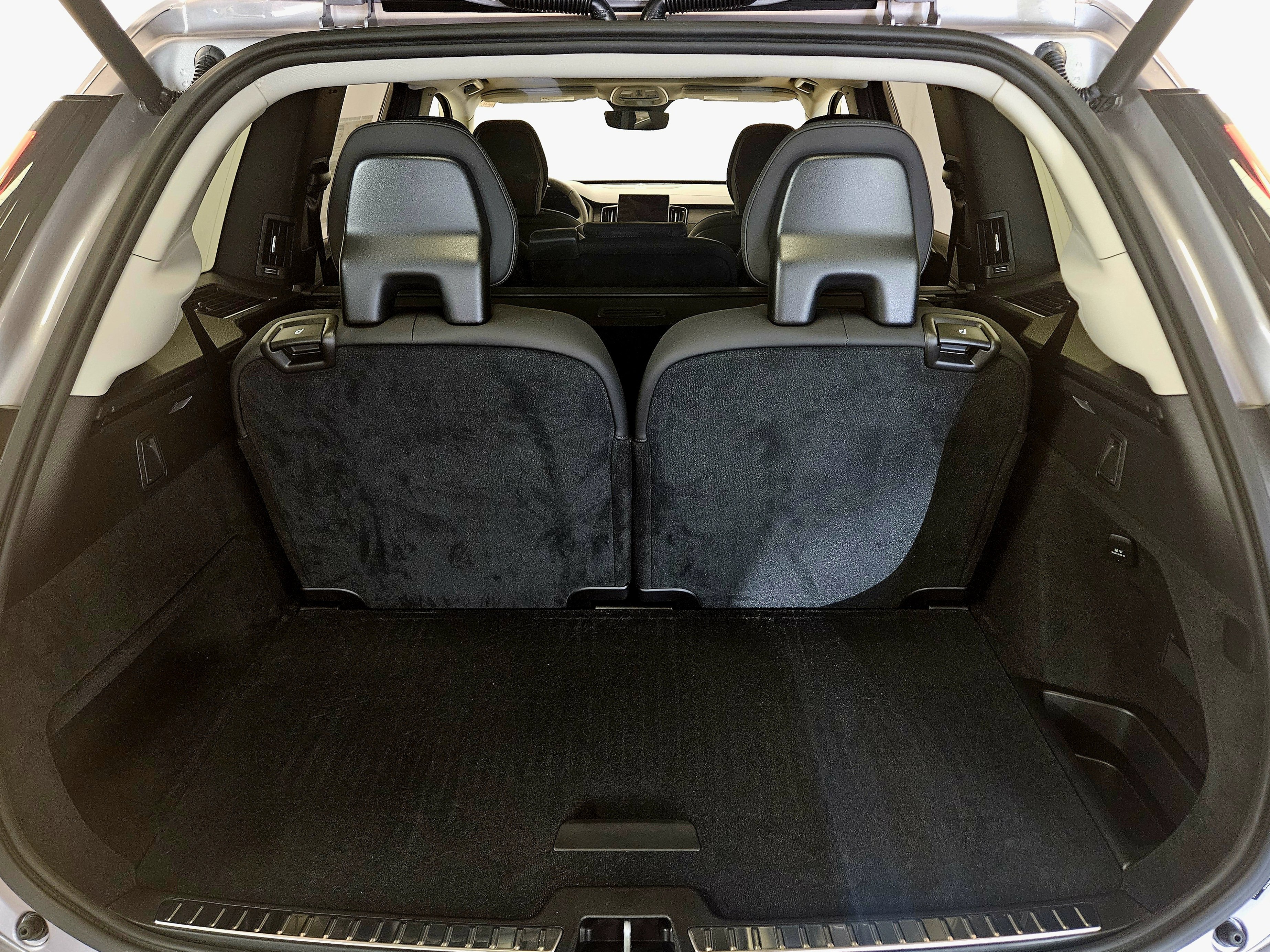 New 2026 Volvo XC90 B6 Plus w/ Protection Package image 18