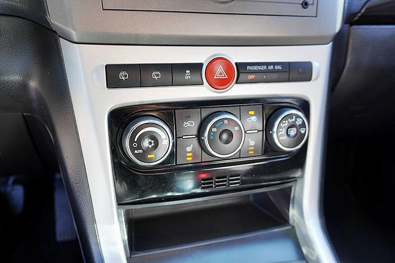Used 2013 Chevrolet Captiva Sport LTZ FWD image 28