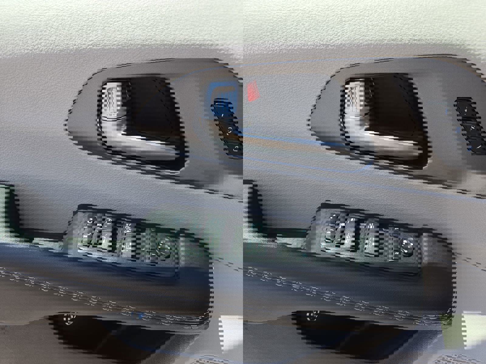 Used 2023 Chrysler Pacifica Touring-L FWD image 30