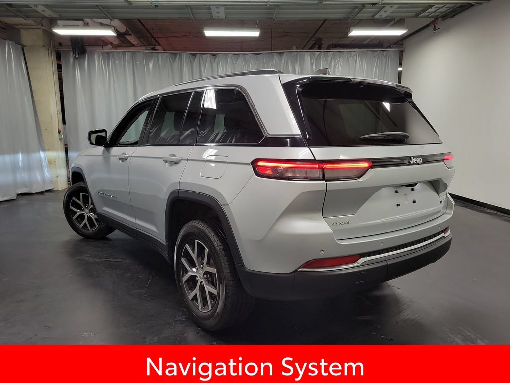 Used 2023 Jeep Grand Cherokee Limited AWD/4WD image 6