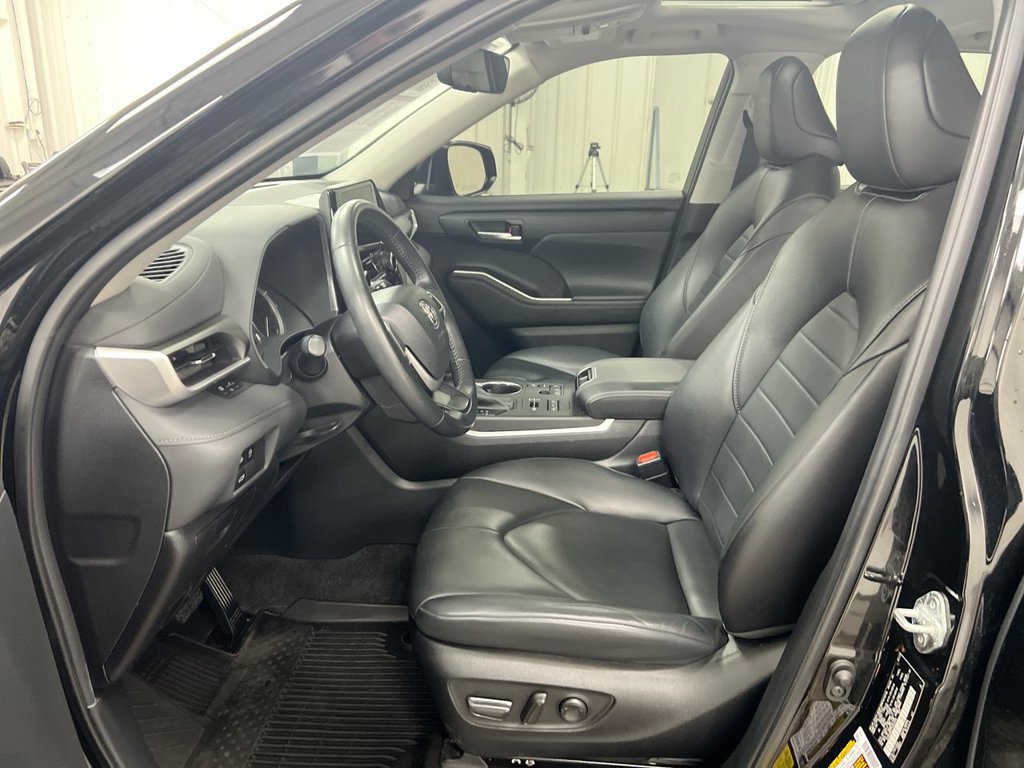 Used 2023 Toyota Highlander XLE AWD/4WD image 20