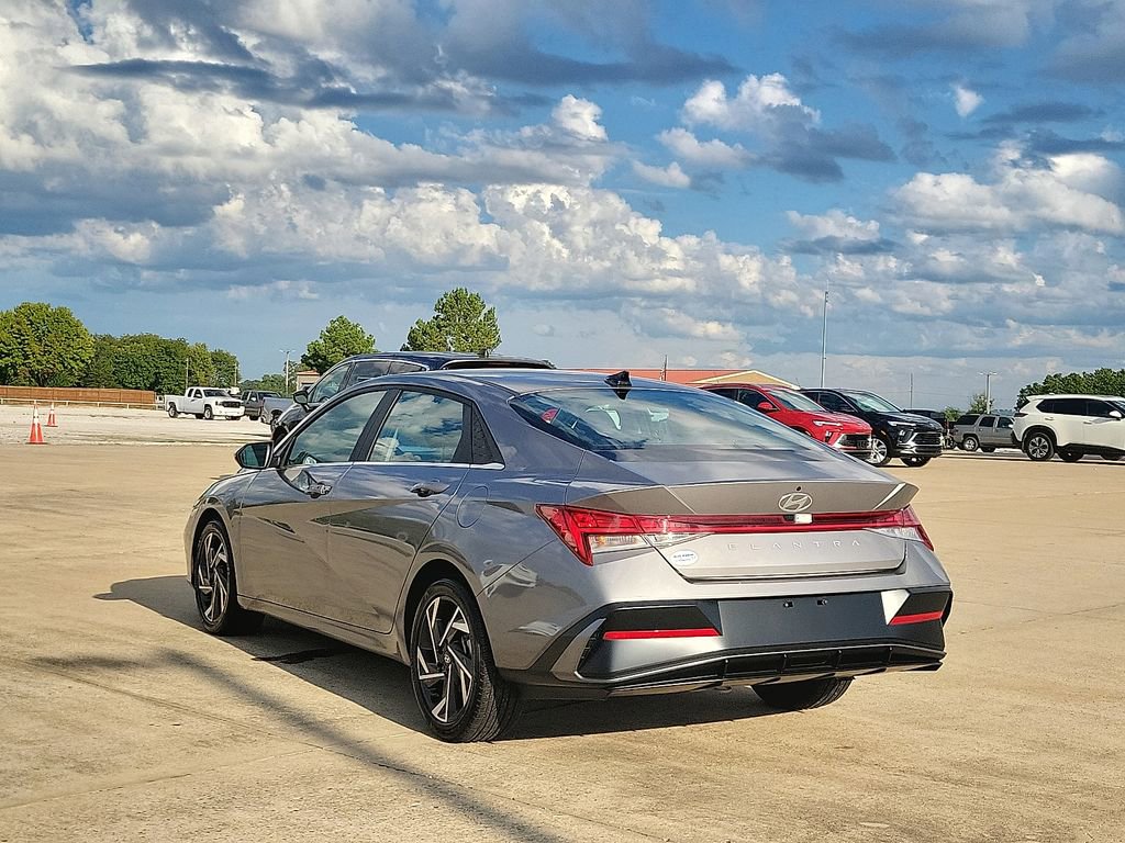 Used 2024 Hyundai Elantra SEL w/ Convenience Package image 4