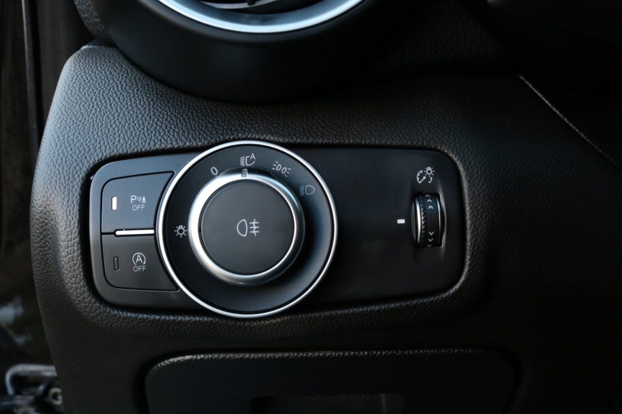 Used 2021 Alfa Romeo Giulia Ti w/ Nero Edizione image 28