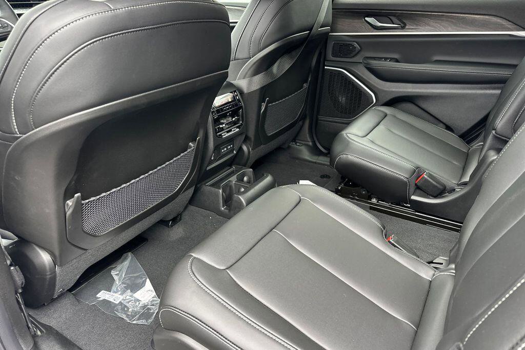 New 2026 Jeep Grand Cherokee L Limited AWD/4WD image 12