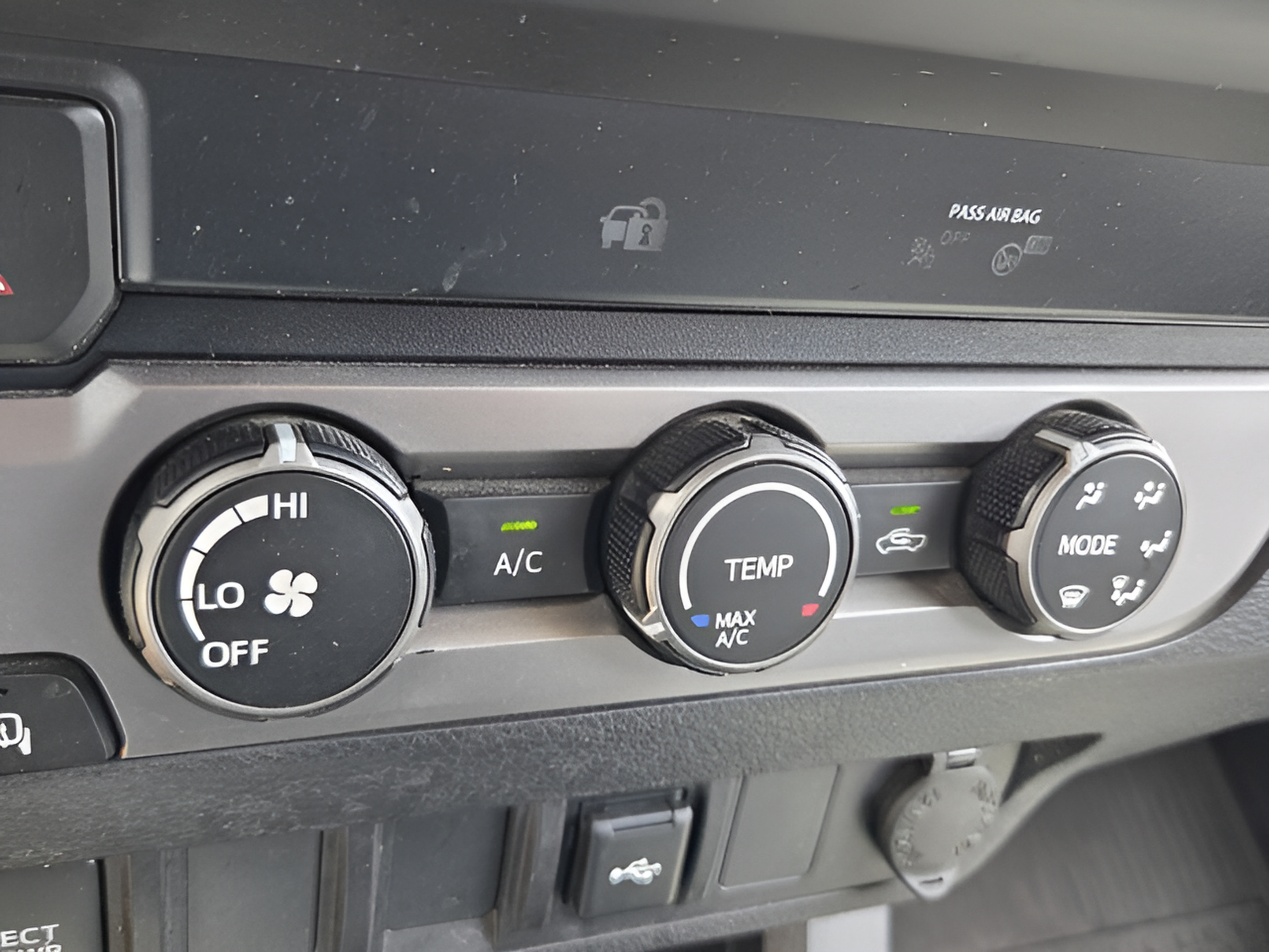 Used 2022 Toyota Tacoma SR w/ SR Convenience Package AWD/4WD image 21