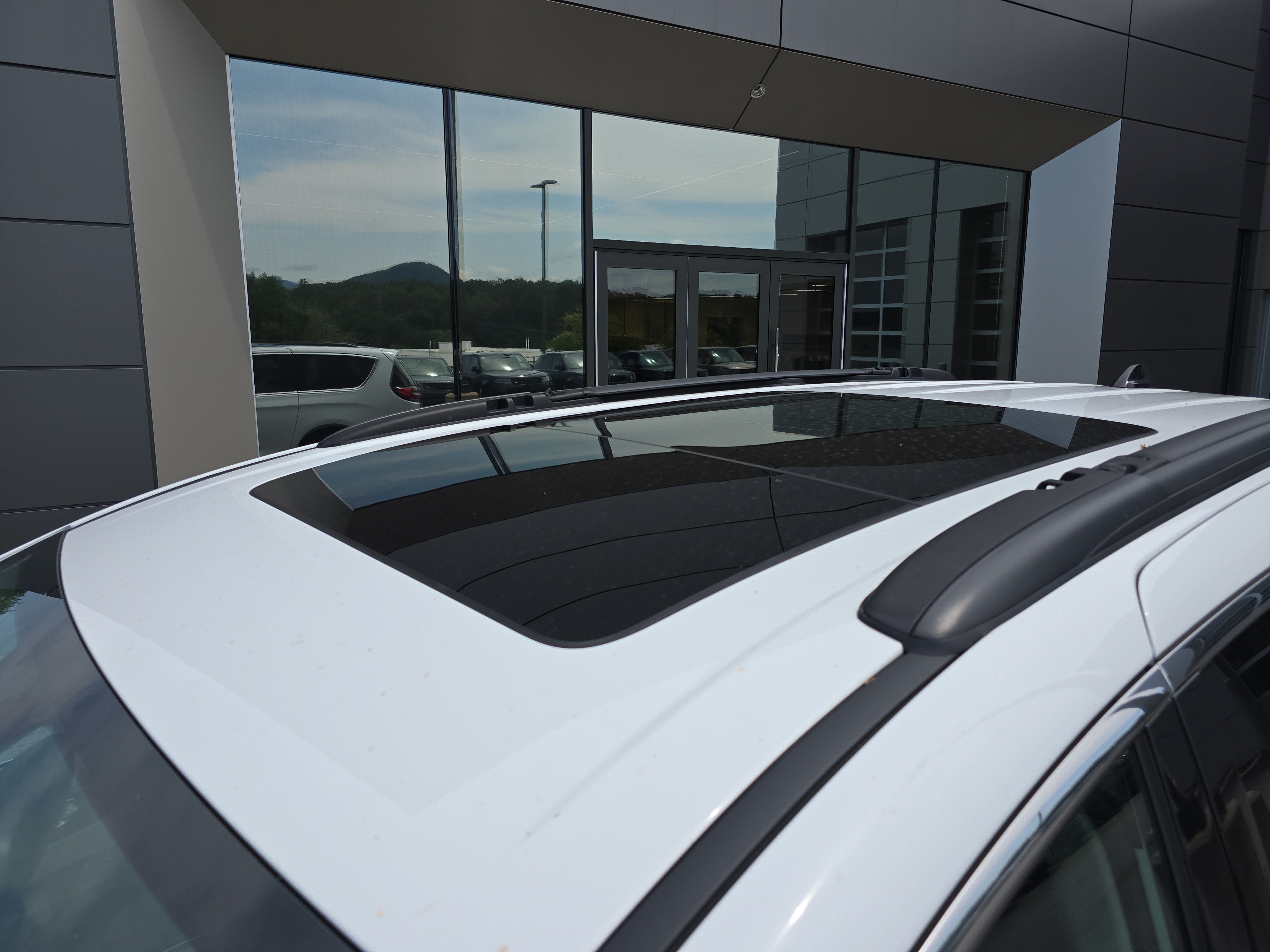 Used 2023 Chrysler Pacifica Limited w/ Uconnect Theater Family Group AWD/4WD image 11