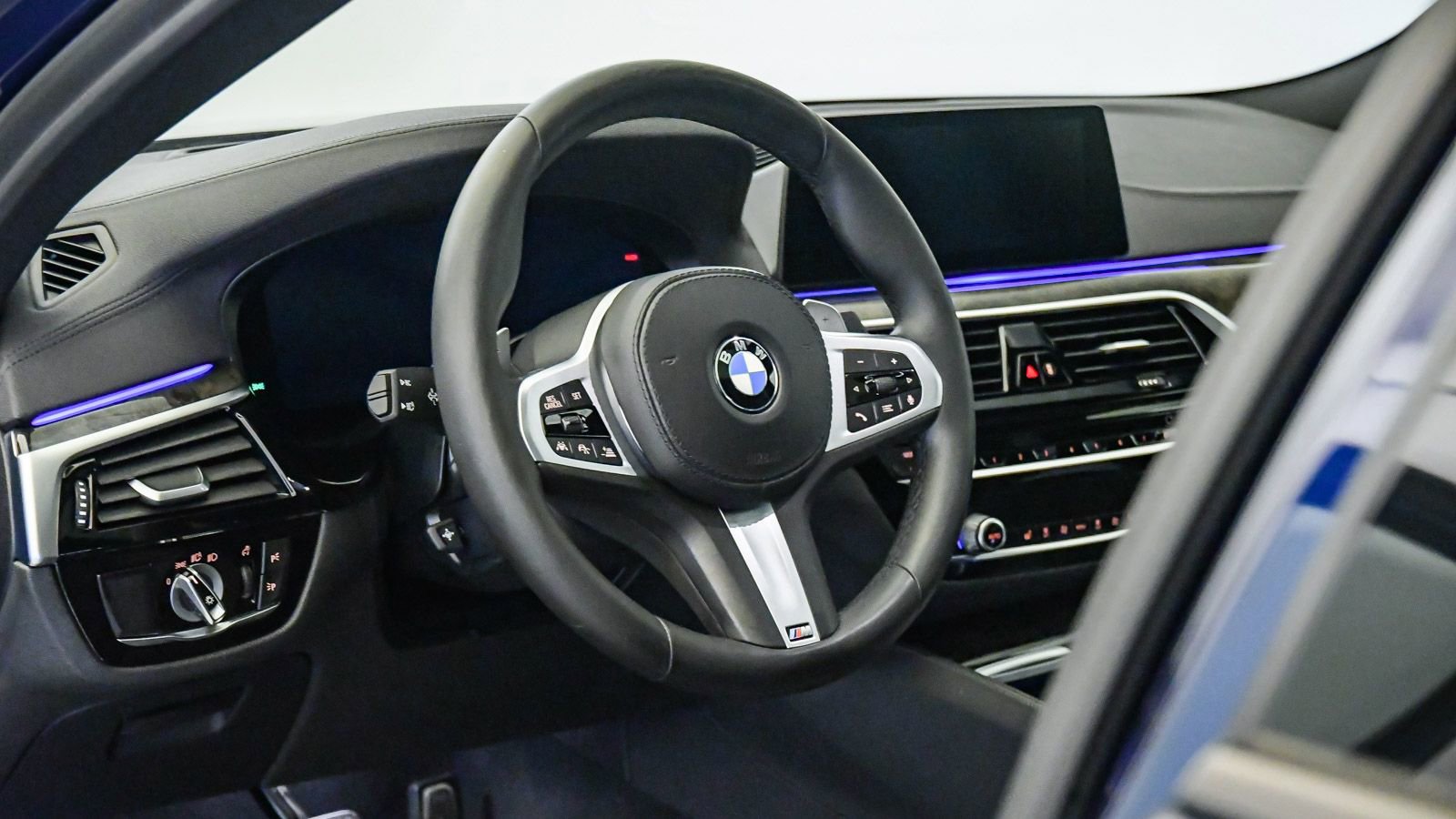 Used 2020 BMW M550i xDrive w/ Executive Package image 21