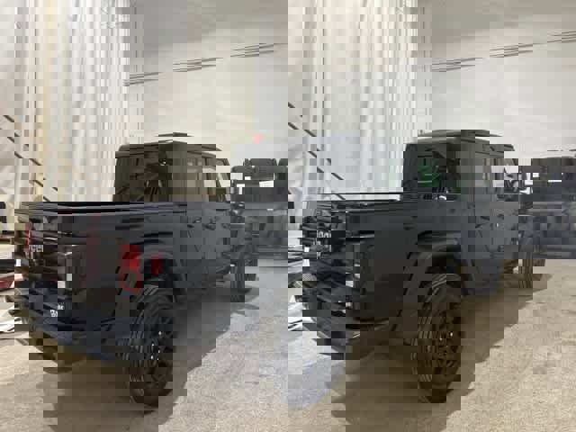 Used 2023 Jeep Gladiator Overland image 7
