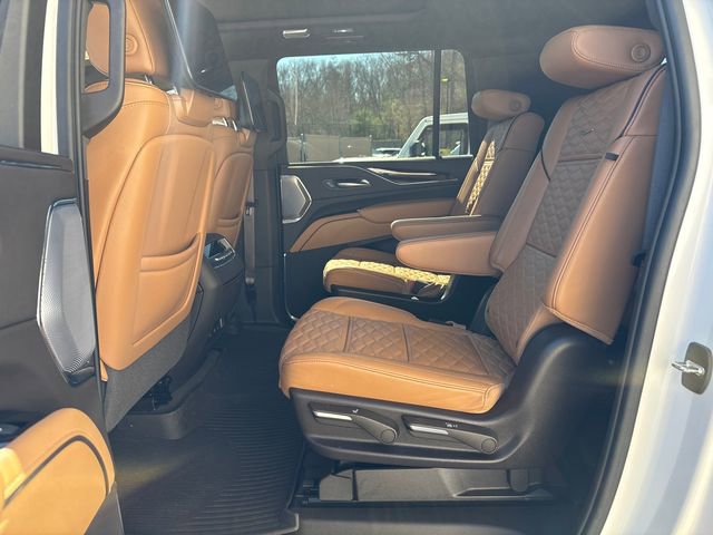 Used 2023 Cadillac Escalade ESV Premium Luxury w/ Performance Package AWD/4WD image 19