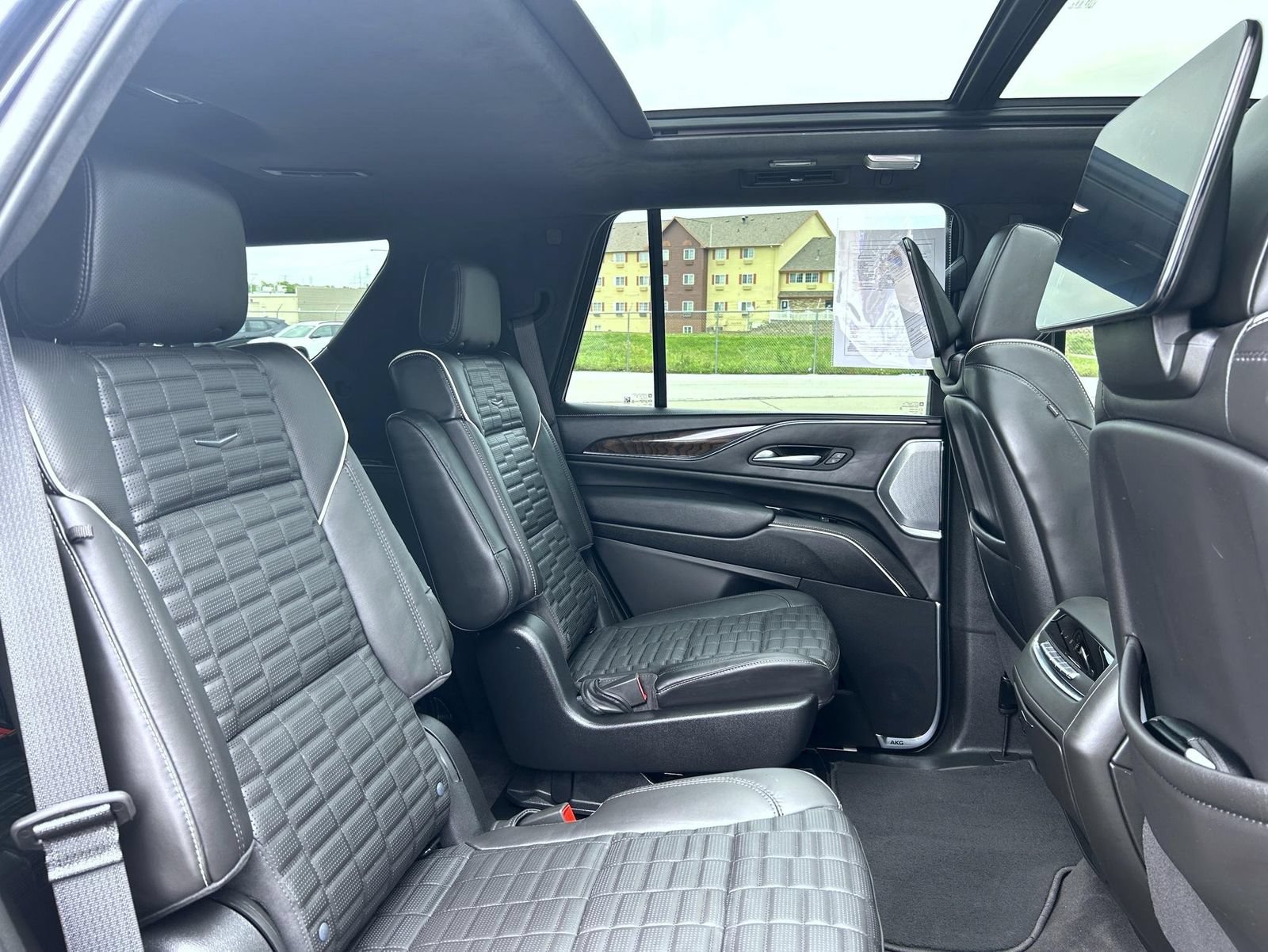 Certified 2023 Cadillac Escalade Premium Luxury Platinum AWD/4WD image 19