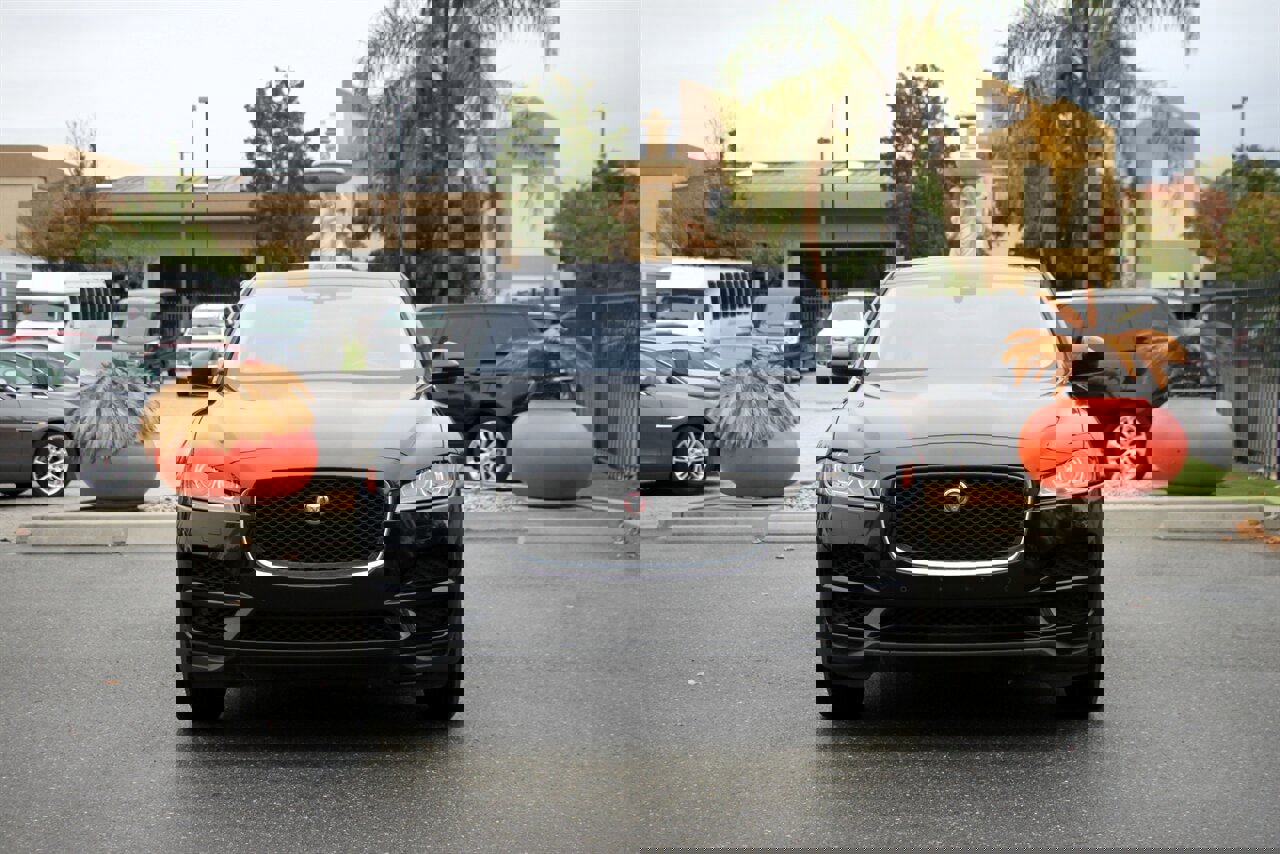 Used 2020 Jaguar F-PACE Prestige image 2